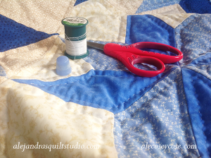 acolchado a mano de una colcha de patchwork