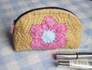 como hacer cosmétiquera hexágonos patchwork