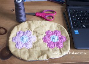 como hacer cosmétiquera hexágonos patchwork