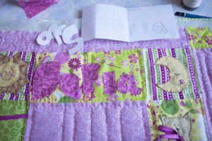 como aplicar letras en las quilts