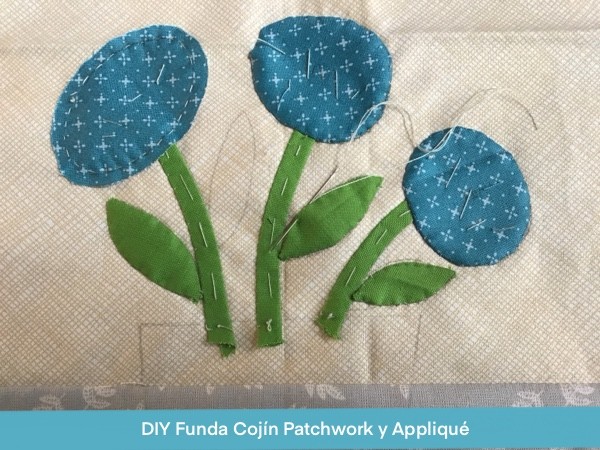 Cojin Patchwork Con Flores En Applique