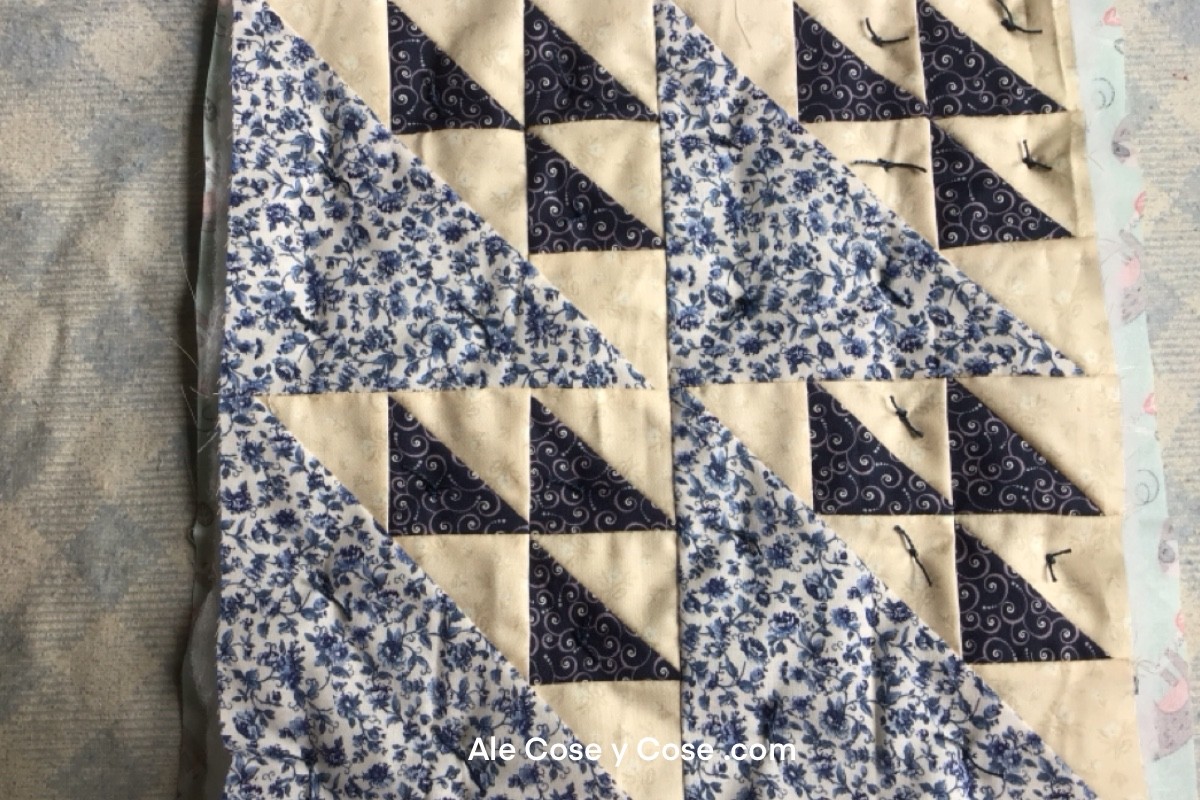 Acolchado De Un Quilt Con Nudos